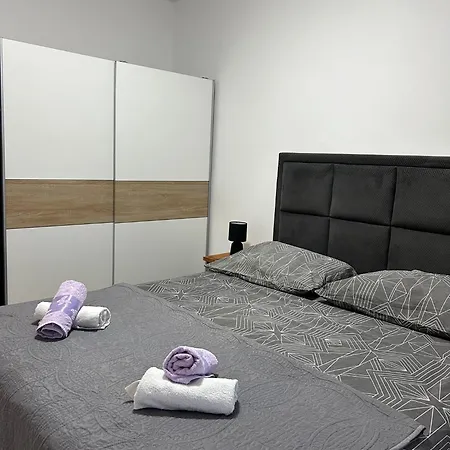 Arbanija 1122a * Trogir